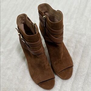 💕 Pelle Moda Heeled Bootie